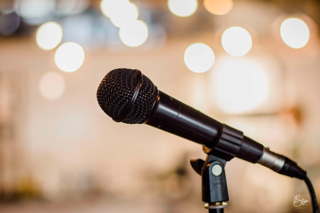 bokeh-mic-microphone-907823